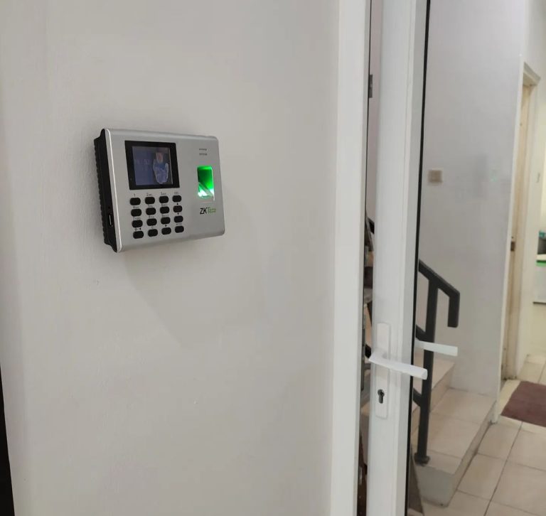 Instalasi Mesin Absensi & Access Door @ Duta Indah Alpha, Kalideres, Jakarta Barat, DKI Jakarta