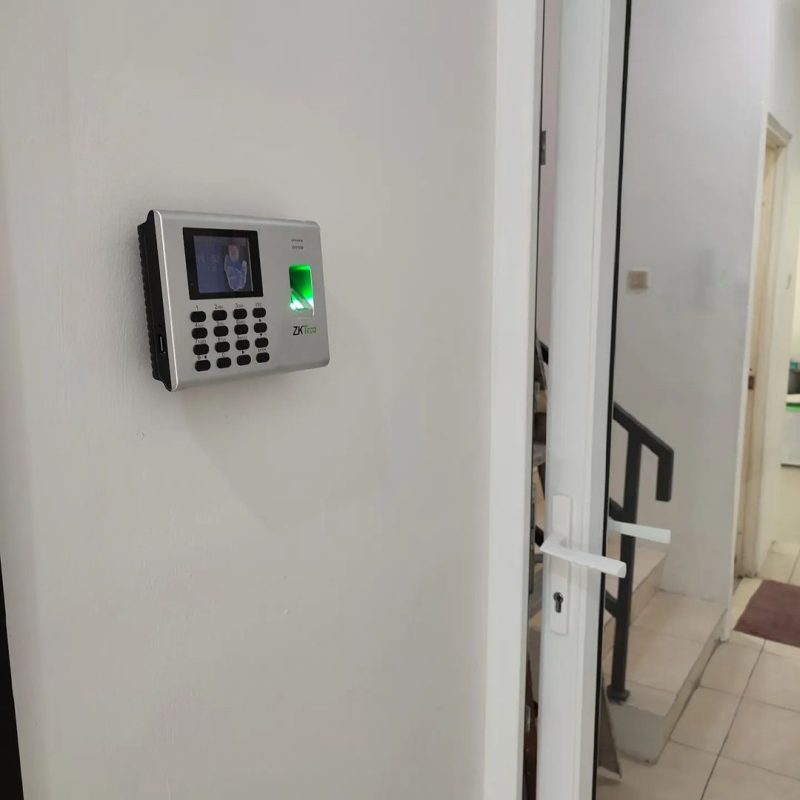 Instalasi Mesin Absensi & Access Door @ Duta Indah Alpha, Kalideres, Jakarta Barat, DKI Jakarta