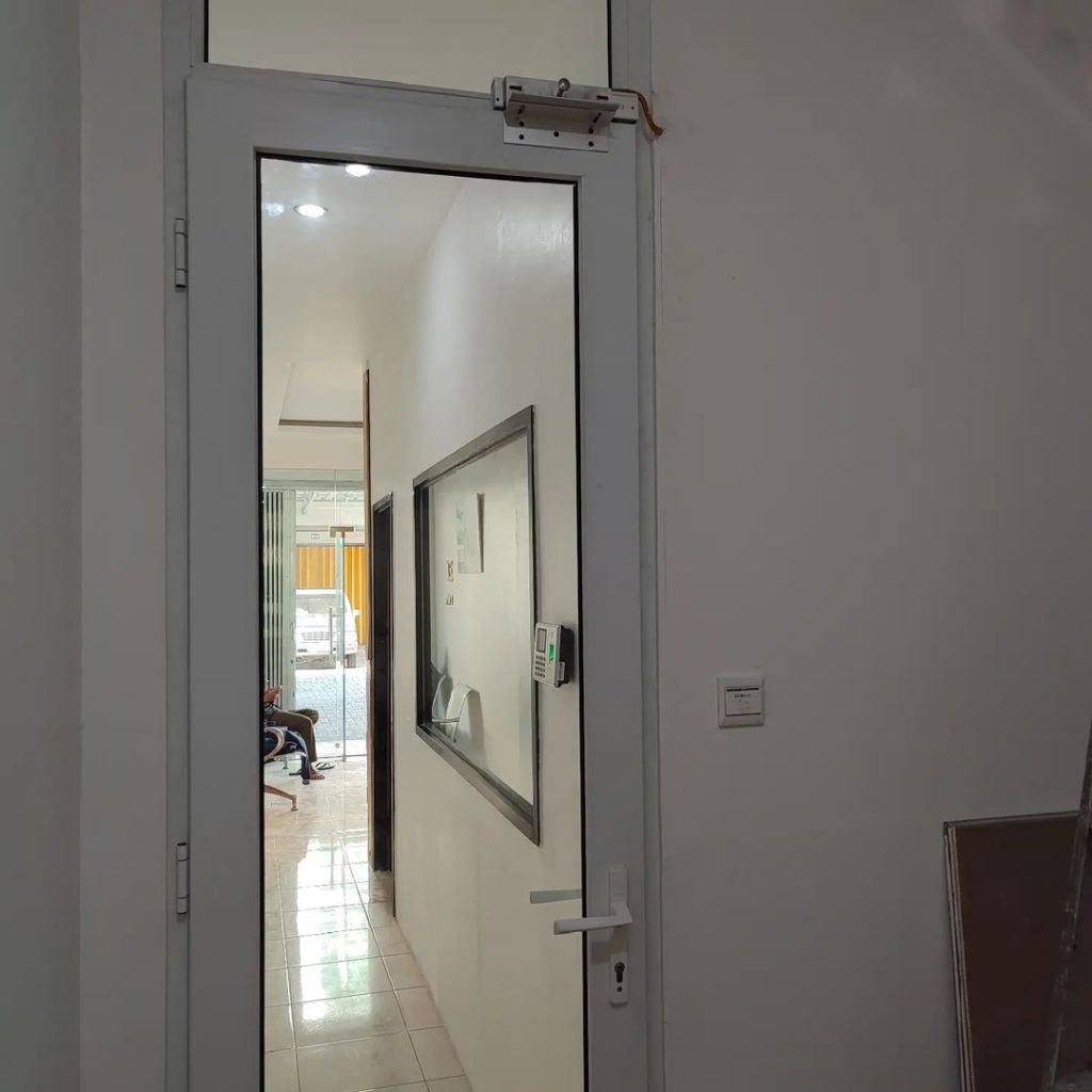 Instalasi Mesin Absensi & Access Door @ Duta Indah Alpha, Kalideres, Jakarta Barat, DKI Jakarta