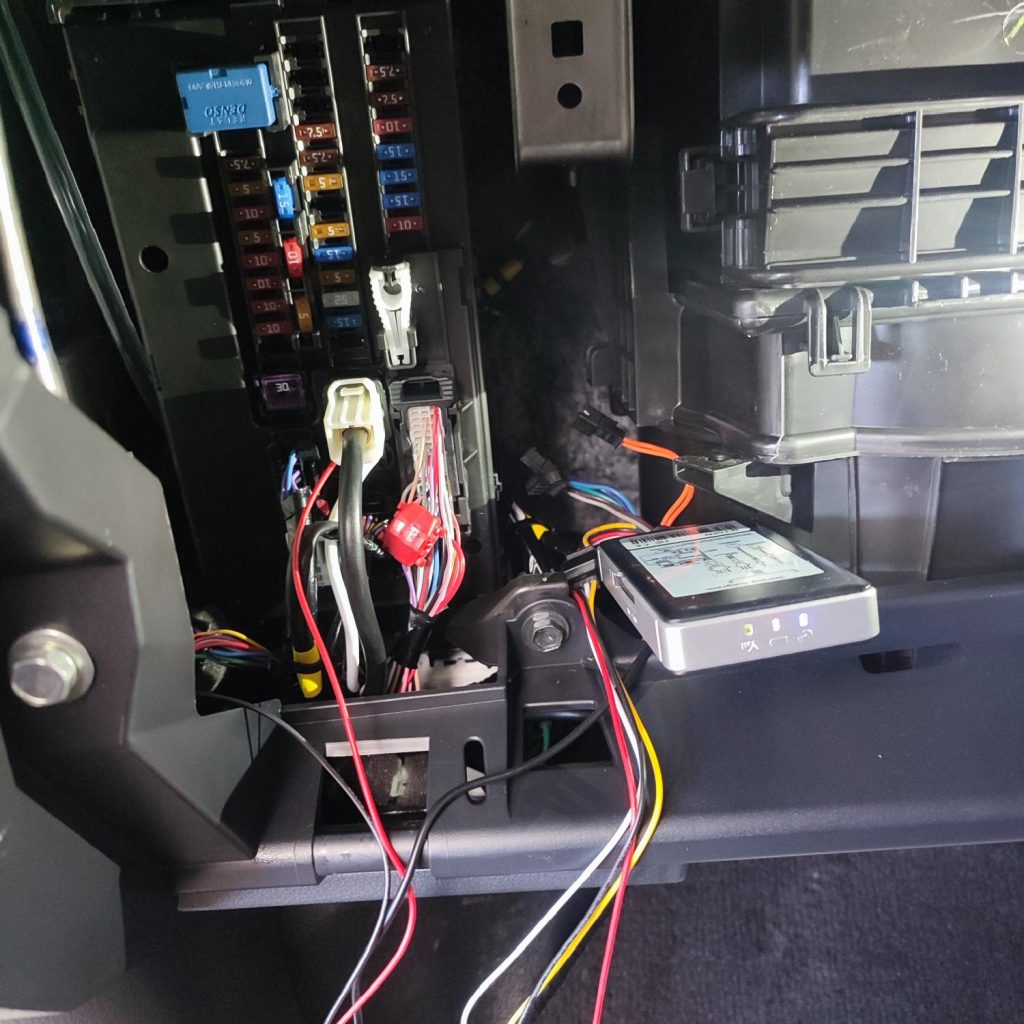 Jasa Instalasi / Pemasangan GPS Tracker Mobil