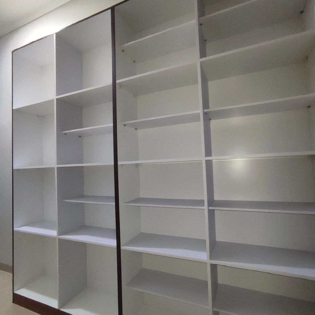 Pekerjaan Interior Custom Kamar Tidur @ Pegadungan, Kalideres, Jakarta Barat, DKI Jakarta - 2 - Lemari Buku - Rak Susun