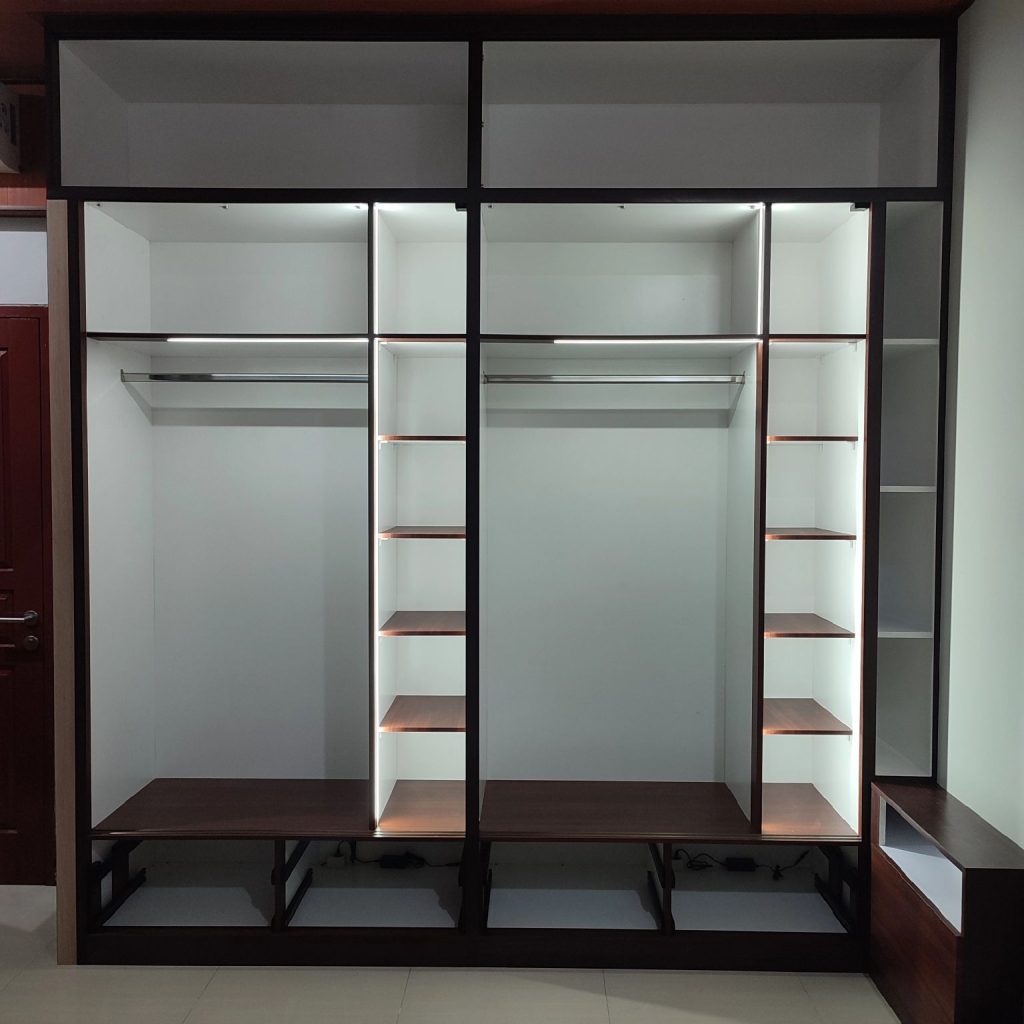 Pekerjaan Interior Custom Kamar Tidur @ Pegadungan, Kalideres, Jakarta Barat, DKI Jakarta - 8 - Lemari Pakaian Dengan Lampu LED