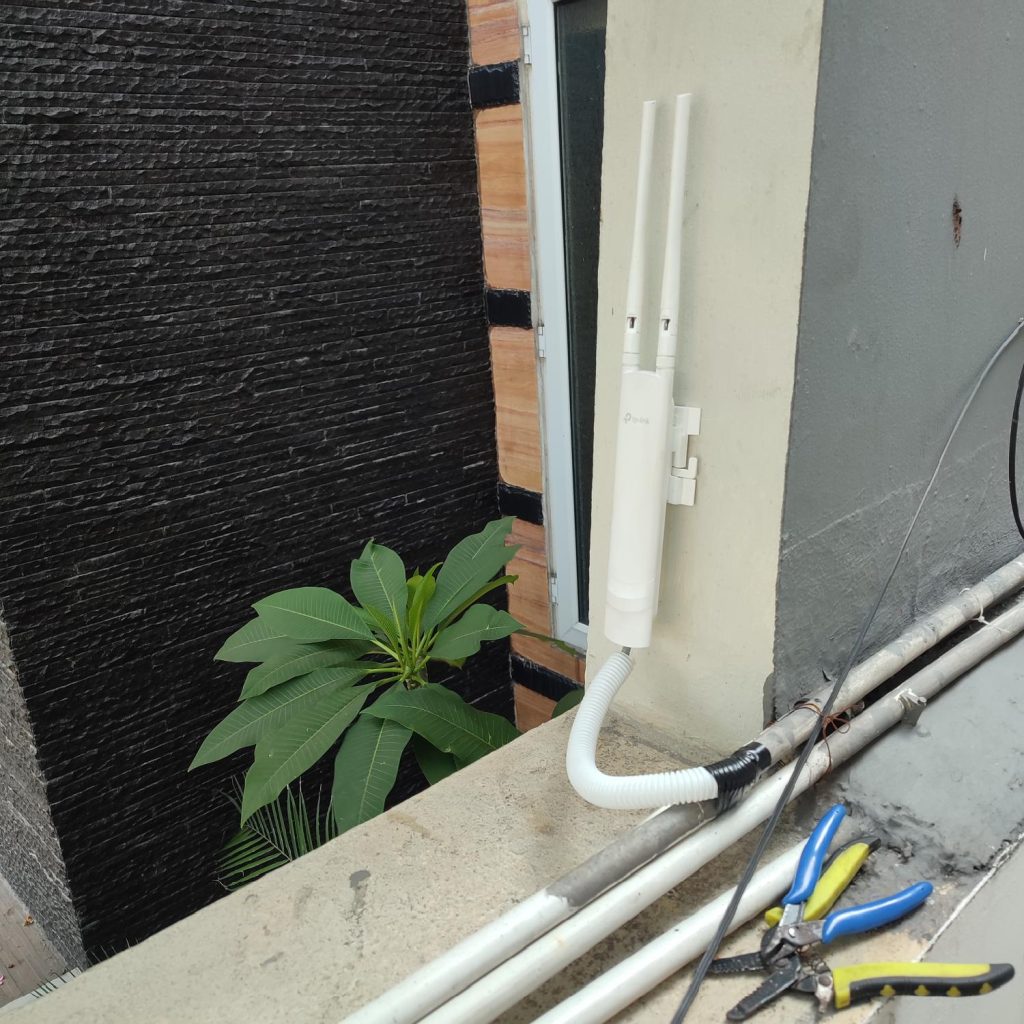 Instalasi IP PTZ CCTV, Outdoor Access Point, & Networking @ Sunrise Garden, Kebon Jeruk, Jakarta Barat, DKI Jakarta